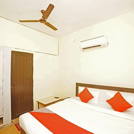 Hotel O Paras Guest House & Restaurant Haldwāni Екстериор снимка