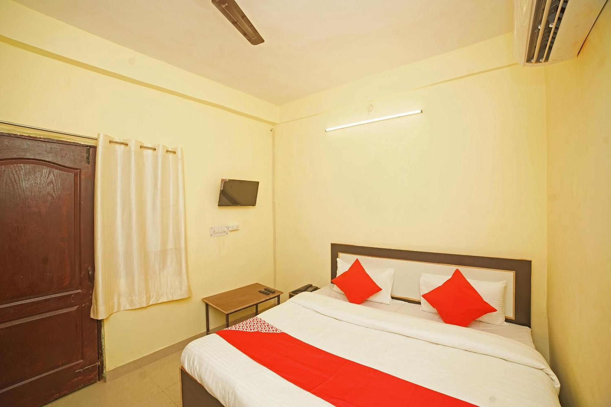 Hotel O Paras Guest House & Restaurant Haldwāni Екстериор снимка